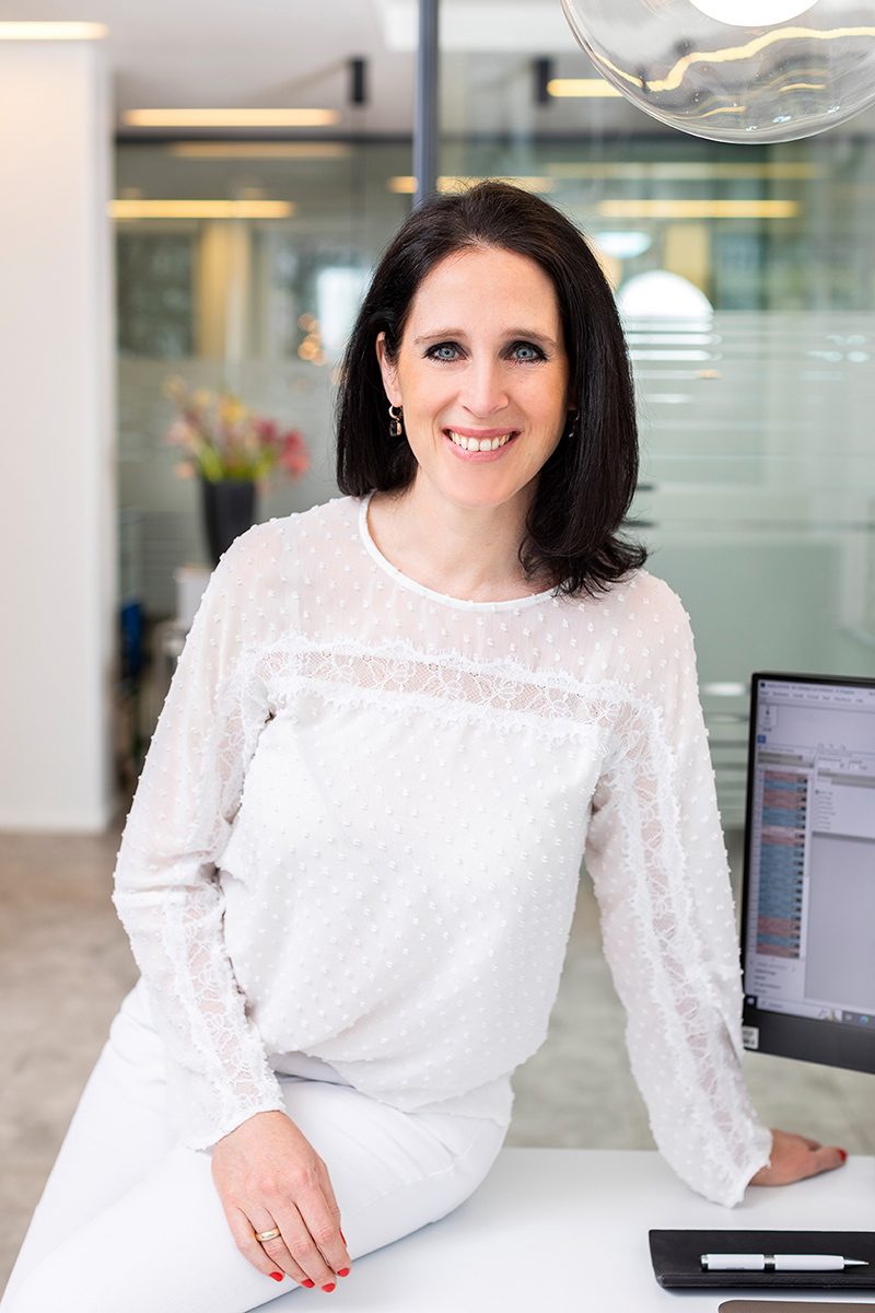 Dr. Kristina von Schilcher in ihrer Praxis in Erkrath