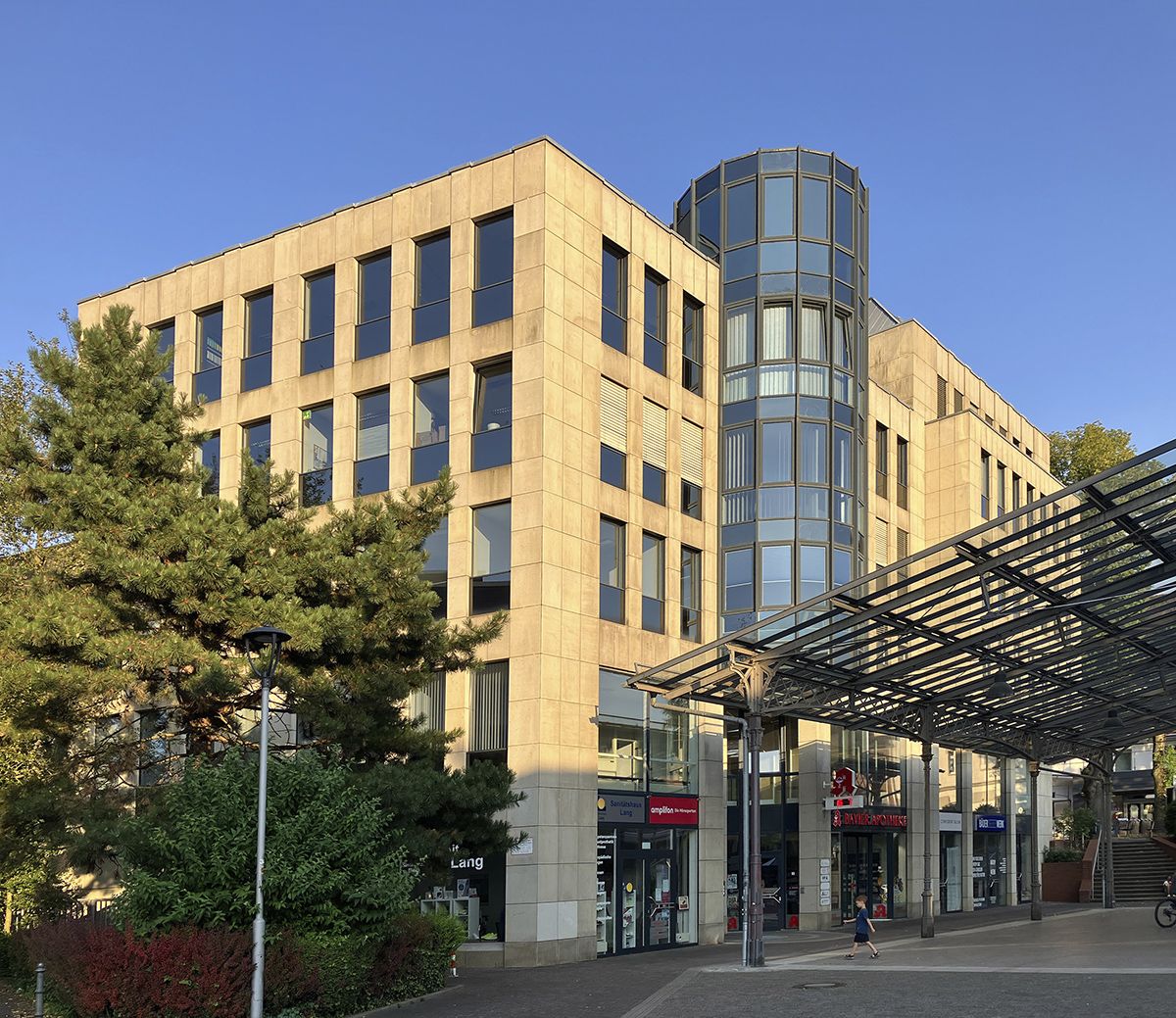 Außenansicht des Praxisgebäudes an der Bavierstraße 1 in Erkrath